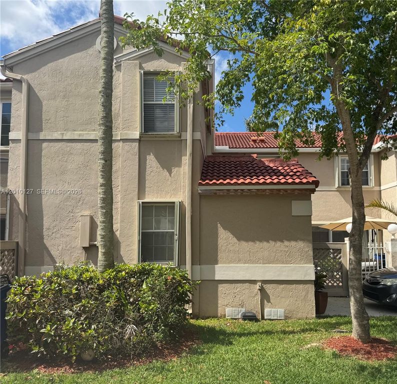 11004 Neptune Dr, Cooper City, FL 33026