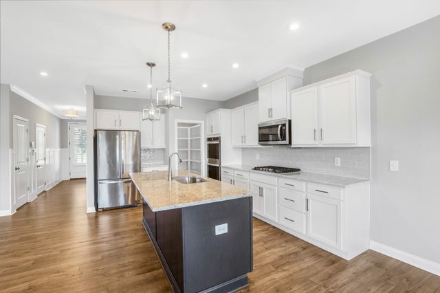 413 Meandering Way, White House, TN 37188