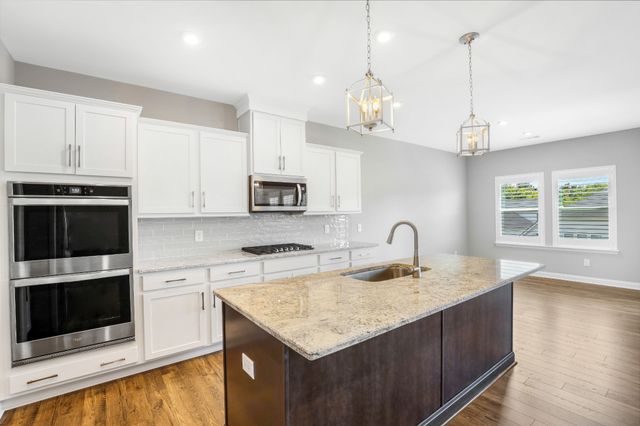 413 Meandering Way, White House, TN 37188