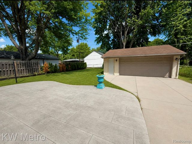 1210 KENILWORTH, Clawson, MI 48017