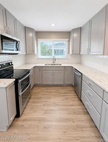 1210 KENILWORTH, Clawson, MI 48017