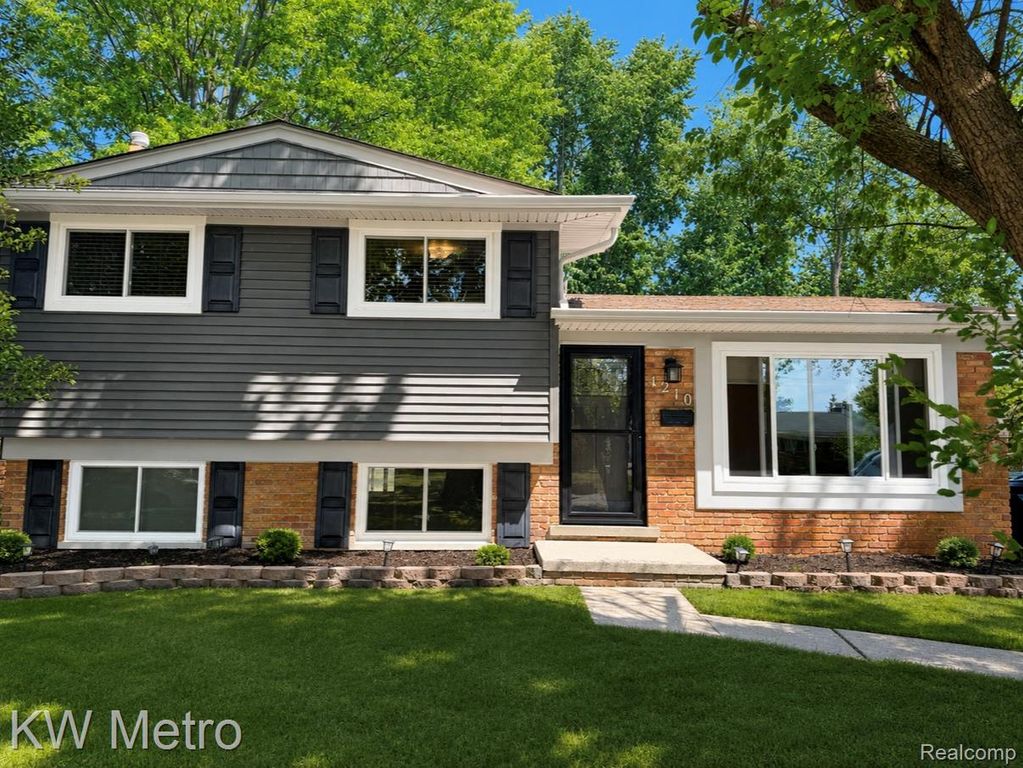 1210 KENILWORTH, Clawson, MI 48017
