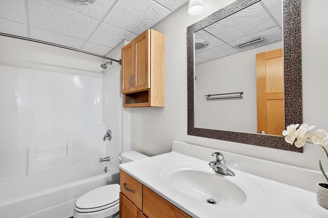 4604 PLANTATION Court, Middleton, WI 53562