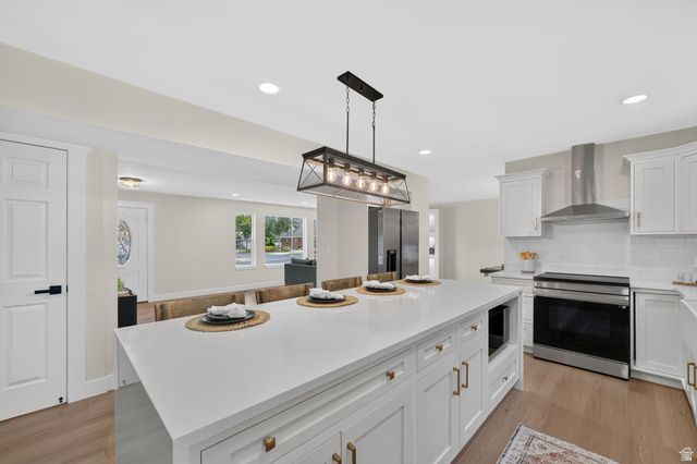 10866 S SAVANNAH DR DR, Sandy, UT 84094