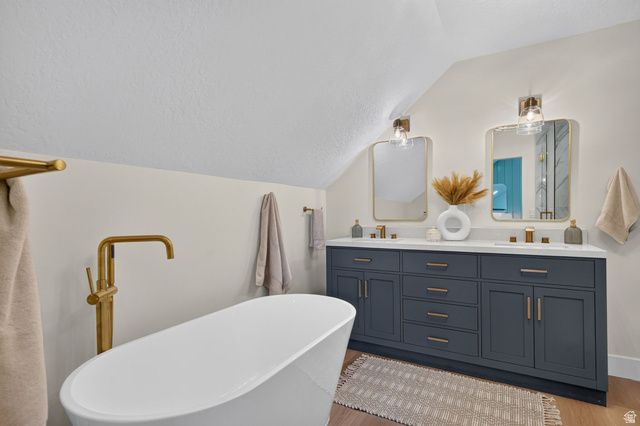 10866 S SAVANNAH DR DR, Sandy, UT 84094