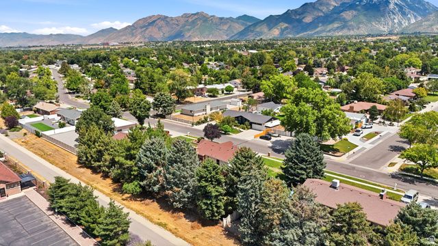 10866 S SAVANNAH DR DR, Sandy, UT 84094