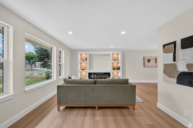 10866 S SAVANNAH DR DR, Sandy, UT 84094