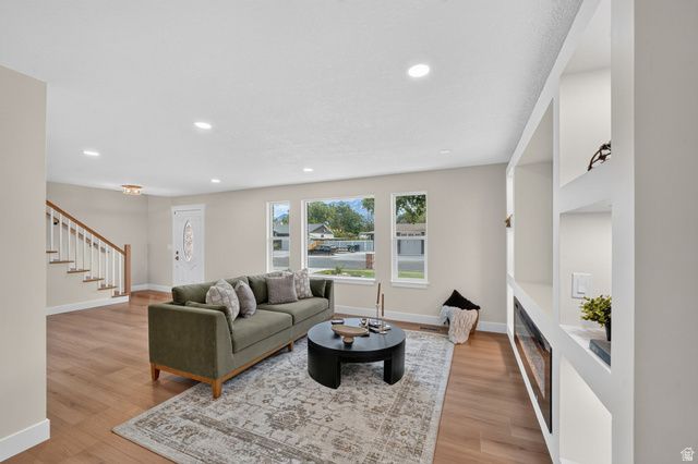 10866 S SAVANNAH DR DR, Sandy, UT 84094