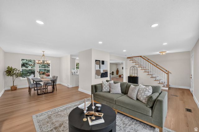 10866 S SAVANNAH DR DR, Sandy, UT 84094