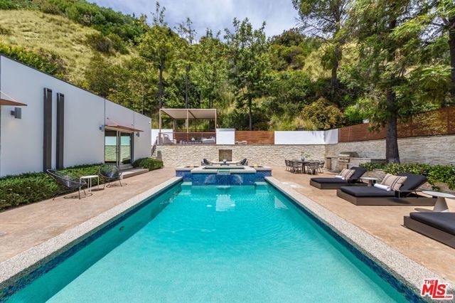 9229 Robin Drive, Los Angeles, CA 90069