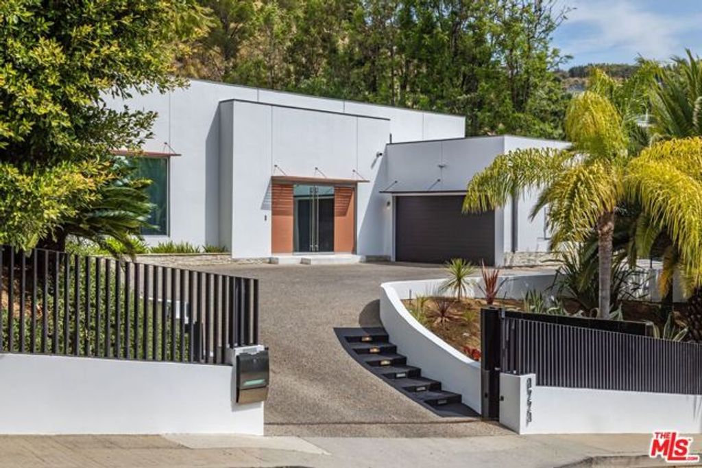 9229 Robin Drive, Los Angeles, CA 90069
