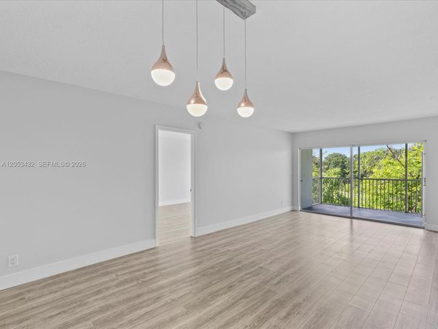 3150 N Palm Aire Dr 406, Pompano Beach, FL 33069