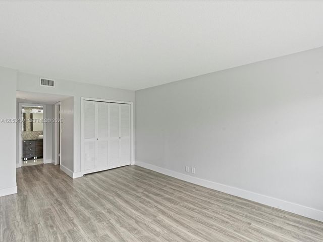 3150 N Palm Aire Dr 406, Pompano Beach, FL 33069