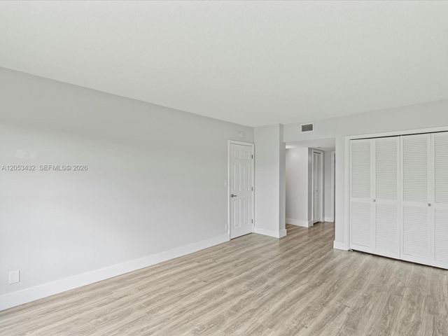3150 N Palm Aire Dr 406, Pompano Beach, FL 33069