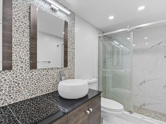 3150 N Palm Aire Dr 406, Pompano Beach, FL 33069