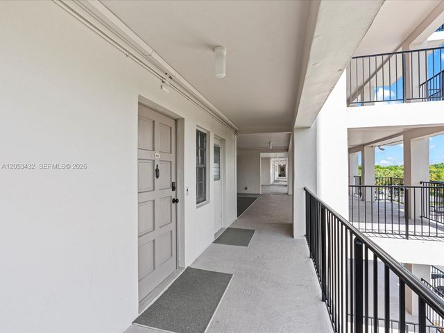 3150 N Palm Aire Dr 406, Pompano Beach, FL 33069