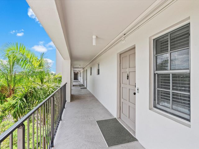 3150 N Palm Aire Dr 406, Pompano Beach, FL 33069