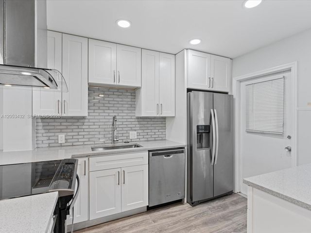 3150 N Palm Aire Dr 406, Pompano Beach, FL 33069