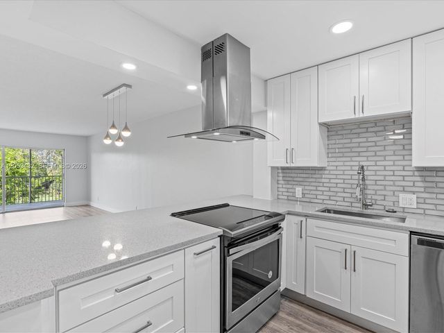 3150 N Palm Aire Dr 406, Pompano Beach, FL 33069
