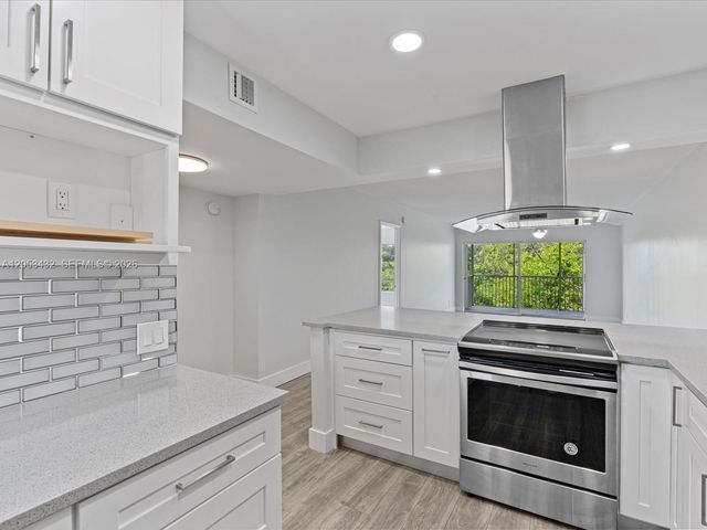 3150 N Palm Aire Dr 406, Pompano Beach, FL 33069
