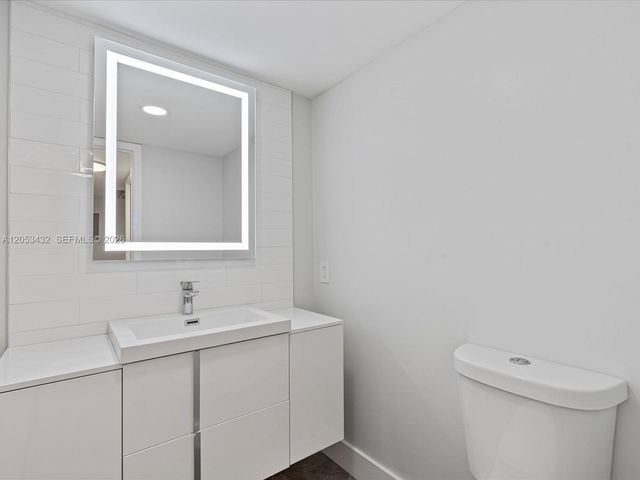 3150 N Palm Aire Dr 406, Pompano Beach, FL 33069