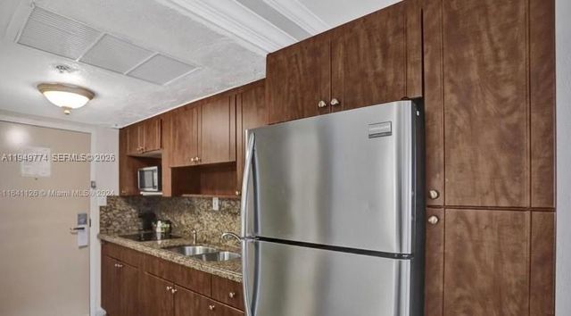 19201 Collins Avenue 422, Sunny Isles Beach, FL 33160