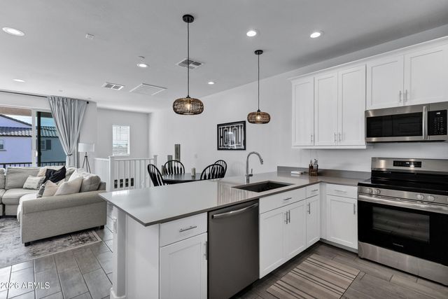 4055 E AMOROSO Drive, Gilbert, AZ 85296