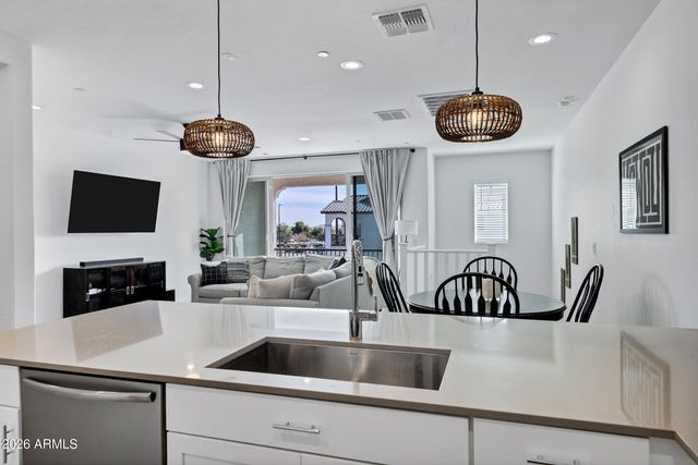 4055 E AMOROSO Drive, Gilbert, AZ 85296