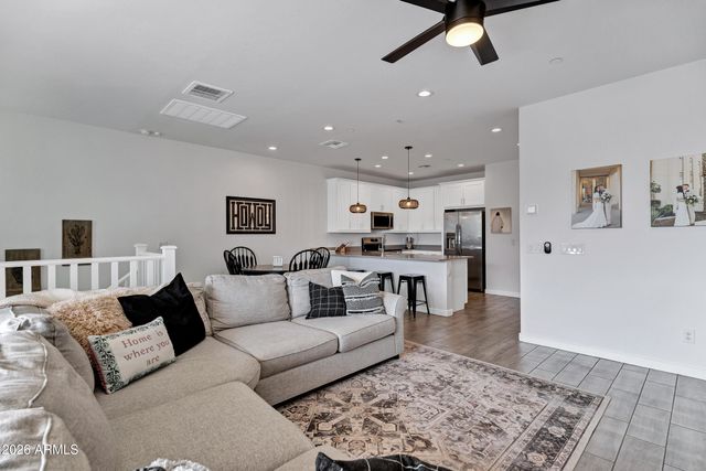 4055 E AMOROSO Drive, Gilbert, AZ 85296