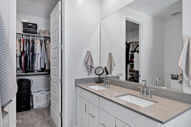 4055 E AMOROSO Drive, Gilbert, AZ 85296