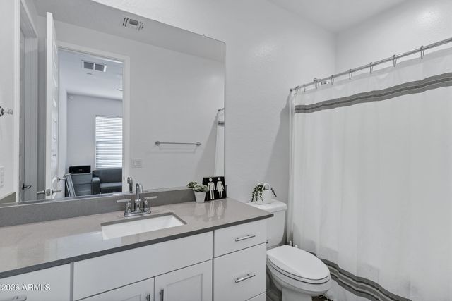 4055 E AMOROSO Drive, Gilbert, AZ 85296