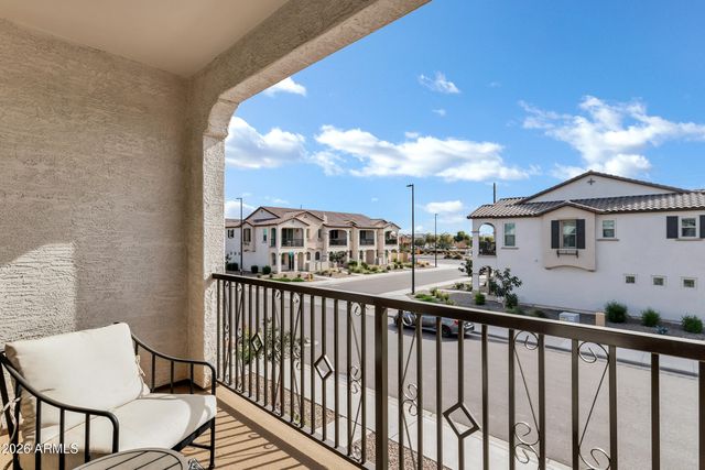 4055 E AMOROSO Drive, Gilbert, AZ 85296