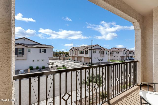 4055 E AMOROSO Drive, Gilbert, AZ 85296