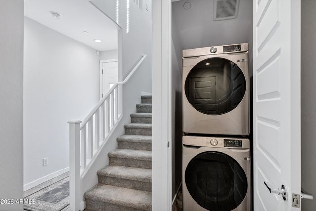 4055 E AMOROSO Drive, Gilbert, AZ 85296