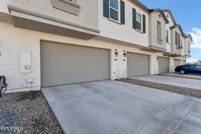 4055 E AMOROSO Drive, Gilbert, AZ 85296
