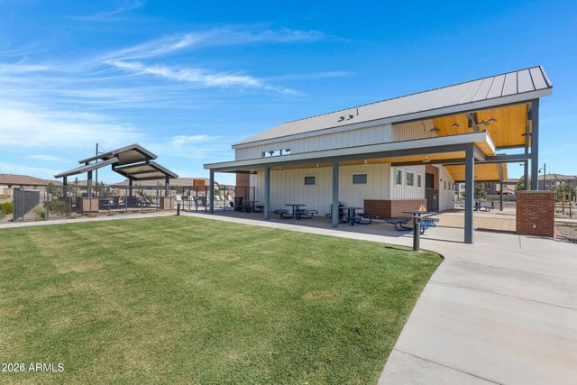 4055 E AMOROSO Drive, Gilbert, AZ 85296