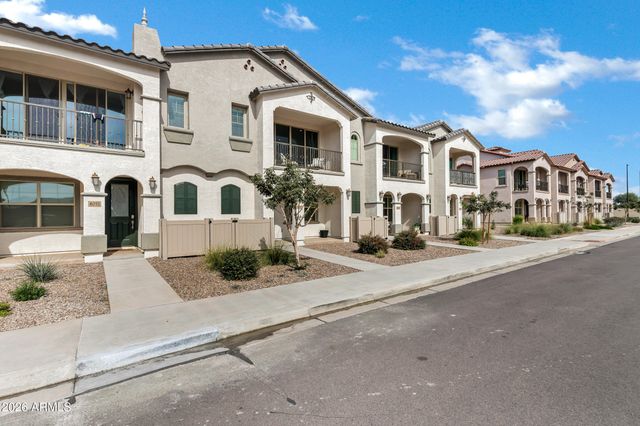 4055 E AMOROSO Drive, Gilbert, AZ 85296