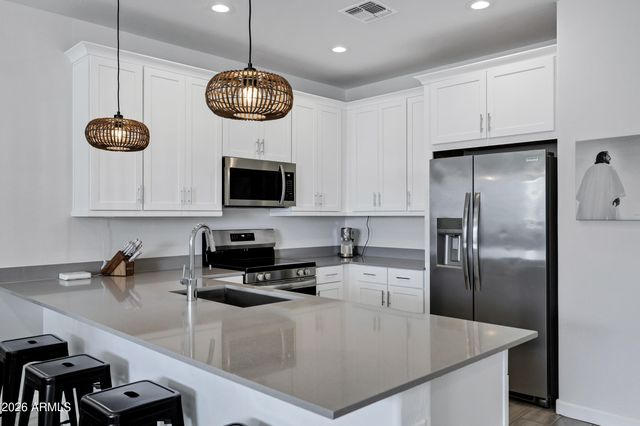 4055 E AMOROSO Drive, Gilbert, AZ 85296