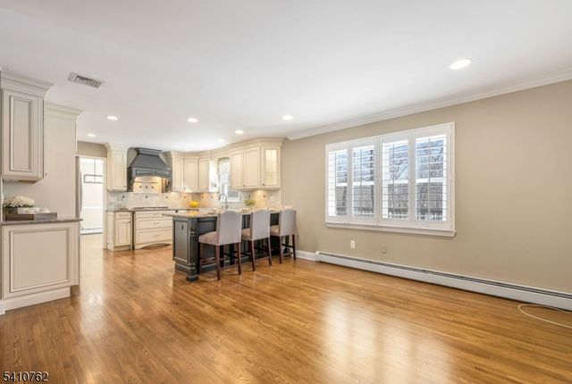 25 Alta Vista Dr, Ringwood Boro, NJ 07456