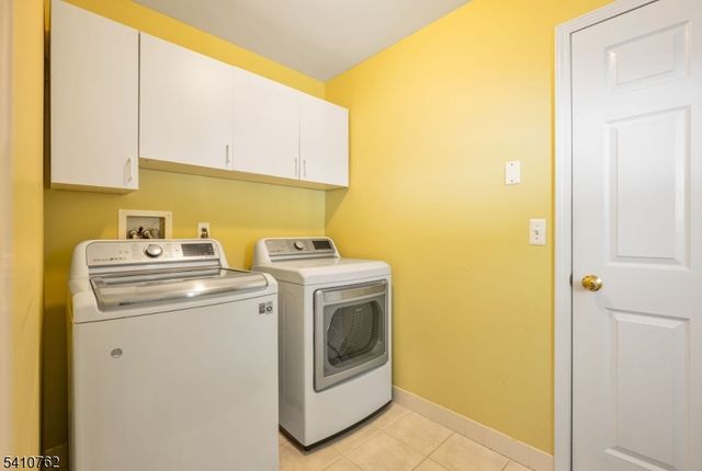 25 Alta Vista Dr, Ringwood Boro, NJ 07456