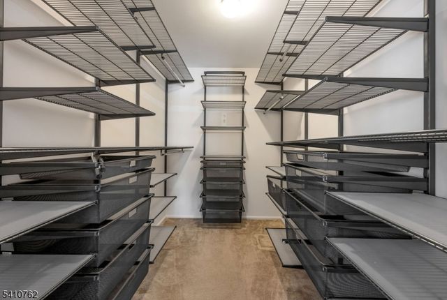 25 Alta Vista Dr, Ringwood Boro, NJ 07456