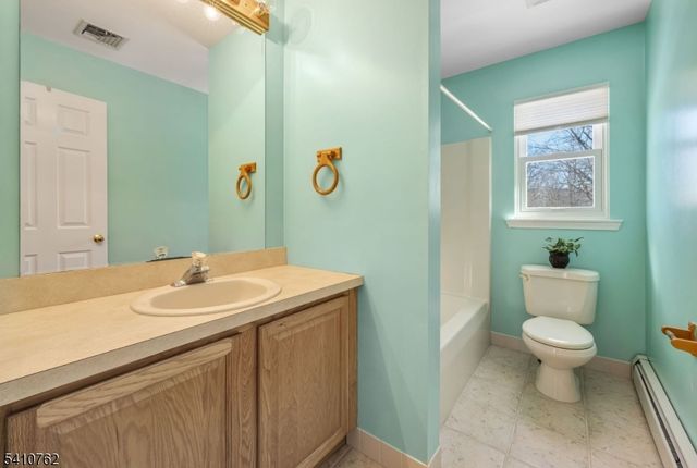 25 Alta Vista Dr, Ringwood Boro, NJ 07456