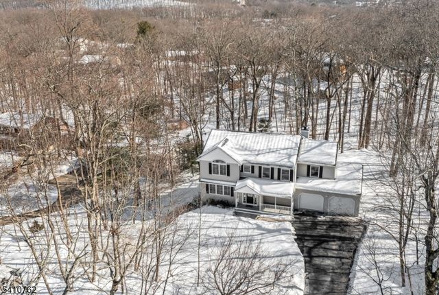 25 Alta Vista Dr, Ringwood Boro, NJ 07456