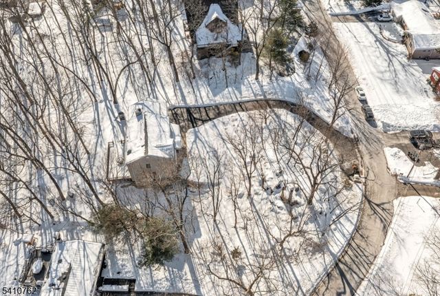 25 Alta Vista Dr, Ringwood Boro, NJ 07456