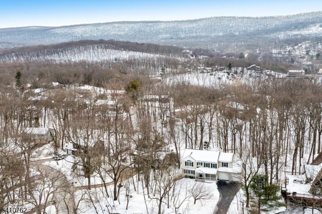 25 Alta Vista Dr, Ringwood Boro, NJ 07456