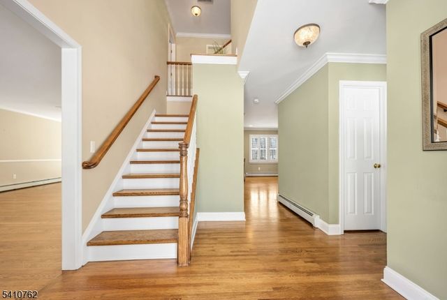 25 Alta Vista Dr, Ringwood Boro, NJ 07456