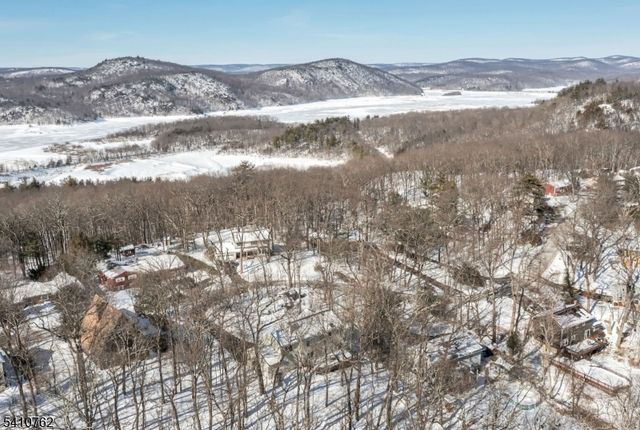 25 Alta Vista Dr, Ringwood Boro, NJ 07456