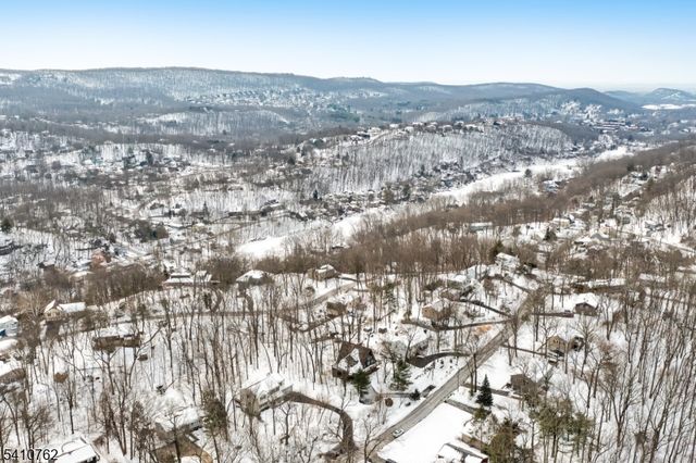 25 Alta Vista Dr, Ringwood Boro, NJ 07456