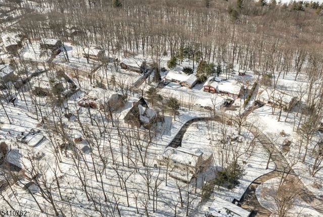 25 Alta Vista Dr, Ringwood Boro, NJ 07456