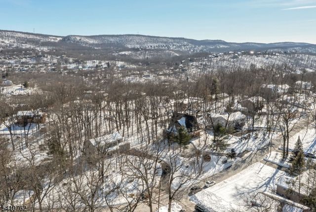 25 Alta Vista Dr, Ringwood Boro, NJ 07456